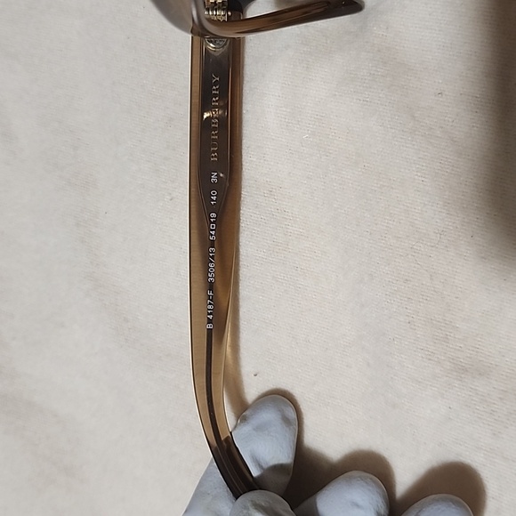 Authentic Burberry Sunglassess NWOT - Picture 2 of 5